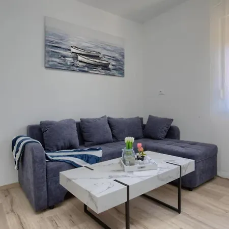 Apartment Two Bedroom With Terrace A2 Pula