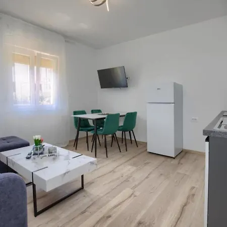Apartment Two Bedroom With Terrace A2 Pula