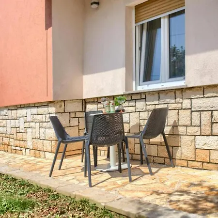 Two Bedroom With Terrace A2 Apartment Pula